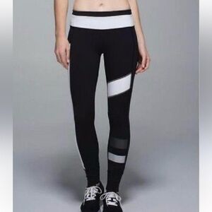Lululemon Athletica Speed Tight II Full-On Luxtreme Black / White size two 2